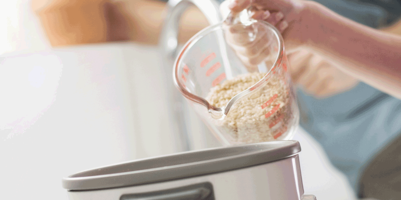 how to use measuring cups and spoons in rice cooking