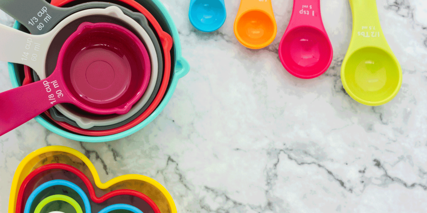 plastic measuring cups and spoons